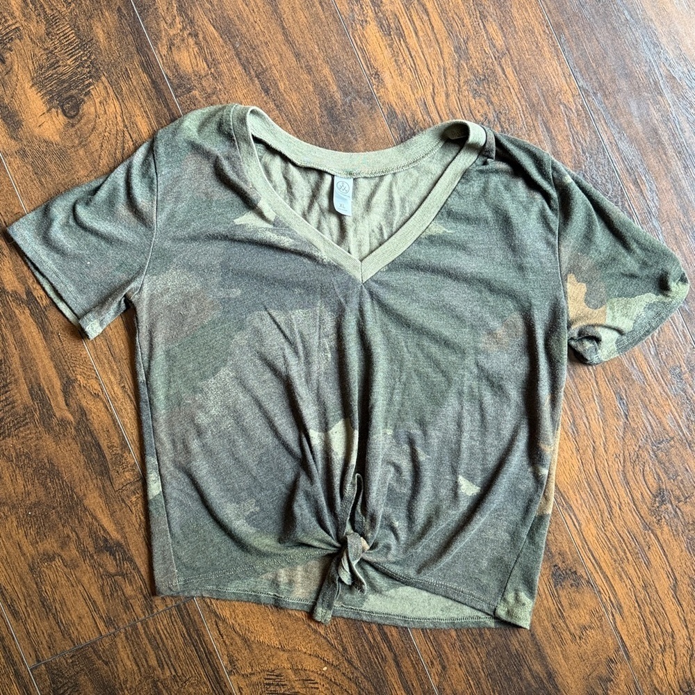 XL Alternative camp crop tee SUPER SOFT! (M7)